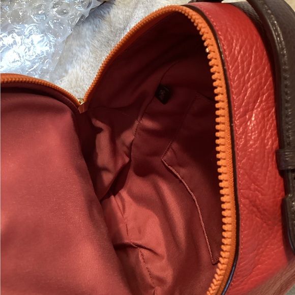 VALE SLINGPACK (COACH F76728)
ROUGE MULTI/IMITATION GOLD - Picture 10 of 10